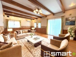 ～余裕の空間が広がるＬＤＫ～
・26帖あるＬＤＫはご家族団らんのお時間を余裕の広さで演出してくれます。
・ご内覧の際は家具の配置などもイメージしながらご覧くださいませ。
※家具はAIによるイメージ画像になります。