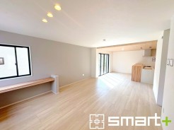 ～余裕の空間が広がるＬＤＫ～
・２３.７帖あるＬＤＫはご家族団らんのお時間を余裕の広さで演出してくれます。
・ご内覧の際は家具の配置などもイメージしながらご覧くださいませ。