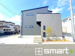 ～モダンな印象を与える外観～
・シックな色彩の２トーンカラーを採用する事でモダンでお洒落な印象の外観となっております。
・毎日家に帰ってくることが誇らしくなる高級感のある仕様。
