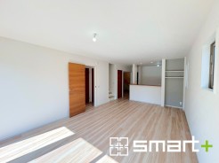 ～余裕の空間が広がるＬＤＫ～
・２０帖あるＬＤＫはご家族団らんのお時間を余裕の広さで演出してくれます。
・ご内覧の際は家具の配置などもイメージしながらご覧くださいませ。
