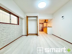 ～オプション施行もお任せください～
・フローリングの変色など劣化を軽減し、水をこぼした場合などにも防いでくれるフロアコーテイングが人気となっております。
・オプション施行もお任せください。
