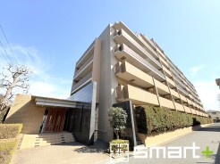 ～堂々とした大型のマンション～
・総戸数の多い大型のマンションですので、外観の迫力もあり誇りに思えるようなお住まいとなっております。
・ぜひ現地でご体感くださいませ。
