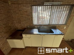 ～リビングを有効活用～
・キッチンは対面式ではなく壁側にございますので、お部屋の中の空間を有効活用できます。
・現地ではぜひ家具の配置などもイメージしながらご見学くださいませ。
