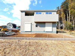～ご家族を守る「耐震等級３」～
・住宅性能評価において「耐震等級３」を取得。地震に強い家であることが証明されております。
・倒壊の恐れが低くなりますので、地震保険が半額になるメリットも。
