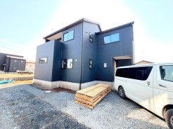 ～完成物件もご案内可能～
・ご案内時には実際の立地に加え、同メーカー・同仕様の完成物件もご案内可能です。
・ぜひ現地と建物をご覧いただき、具体的にイメージしてみてくださいませ。
