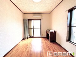 ～２面採光の明るいお部屋～
・洋室は２面採光とする事で穏やかな陽の入る明るい空間となっております。
・くつろぎのプライベート時間を明るい空間で穏やかにお過ごしいただけます。
