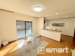 ～ナチュラルな色彩のＬＤＫ～
・自然な風合いの色味で纏められたＬＤＫは家具のコーディネートもしやすくなっております。
・どんなインテリアにするか、考えるだけでも楽しくなりますね。
