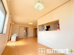 ～ナチュラルな色彩のＬＤＫ～
・自然な風合いの色味で纏められたＬＤＫは家具のコーディネートもしやすくなっております。
・どんなインテリアにするか、考えるだけでも楽しくなりますね。
