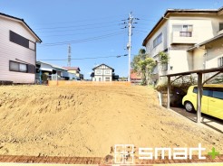 ～閑静な住宅街の立地～
・周辺は閑静な住宅街となっておりますので、静かな暮らしをご実現いただけます。
・前面道路の交通量も多くないので、小さなお子様がいるご家庭でもご安心ですね。
