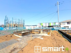 ～完成物件もご案内可能～
・ご案内時には実際の立地に加え、同メーカー・同仕様の完成物件もご案内可能です。
・ぜひ現地と建物をご覧いただき、具体的にイメージしてみてくださいませ。
（1号棟外観写真）