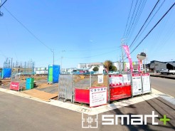 ～ベタ基礎でしっかりとした土台～
・コンクリートの中に鉄筋を配し強度を高めた「ベタ基礎」を採用。
・しっかりとした土台を造ったうえで、その上に建物が築造されていきます。