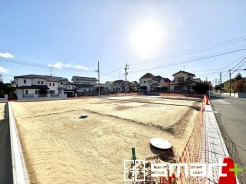 ～余裕のある広々した敷地～
・土地面積はなんと40.84坪。余裕の敷地で余裕のある新生活をお過ごしいただけます。
・ぜひ現地で一度その広さをご体感くださいませ。
