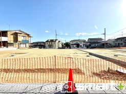 ～余裕のある広々した敷地～
・土地面積はなんと40.84坪。余裕の敷地で余裕のある新生活をお過ごしいただけます。
・ぜひ現地で一度その広さをご体感くださいませ。
