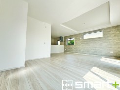 ～余裕の空間が広がるＬＤＫ～
・22.1帖あるＬＤＫはご家族団らんのお時間を余裕の広さで演出してくれます。
・ご内覧の際は家具の配置などもイメージしながらご覧くださいませ。
