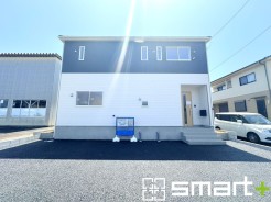 ～スタイリッシュな外観～
・重厚感のあるネイビーと清潔感のあるホワイトの組み合わせが、洗練されたクールな雰囲気を醸し出しています。
・スタイリッシュでオシャレな外観に仕上がっています。