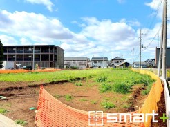 ～完成物件もご案内可能～
・ご案内時には実際の立地に加え、同メーカー・同仕様の完成物件もご案内可能です。
・ぜひ現地と建物をご覧いただき、具体的にイメージしてみてくださいませ。
(１号棟)