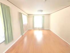 ～収納豊富な洋室～
・各居室に備え付けの収納をご用意。タンスなどを置く場合と比べ出っ張らないので部屋の中を有効のご活用いただけます。
・収納の広さなどぜひ現地でご確認くださいませ。
After Image 