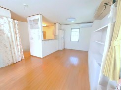 ～ナチュラルな色彩のＬＤＫ～
・自然な風合いの色味で纏められたＬＤＫは家具のコーディネートもしやすくなっております。
・どんなインテリアにするか、考えるだけでも楽しくなりますね。
After Image 