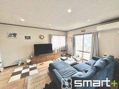 ～ナチュラルな色彩のＬＤＫ～
・自然な風合いの色味で纏められたＬＤＫは家具のコーディネートもしやすくなっております。
・どんなインテリアにするか、考えるだけでも楽しくなりますね。
