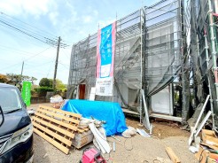 ～完成物件もご案内可能～
・ご案内時には実際の立地に加え、同メーカー・同仕様の完成物件もご案内可能です。
・ぜひ現地と建物をご覧いただき、具体的にイメージしてみてくださいませ。
(１号棟)