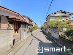 ～十分な広さのある前面道路～
・前面道路は約４ｍございます。
・日々お車での移動が多い方には大切なポイントですね。
