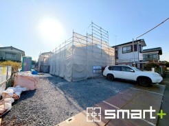 ～ベタ基礎でしっかりとした土台～
・コンクリートの中に鉄筋を配し強度を高めた「ベタ基礎」を採用。
・しっかりとした土台を造ったうえで、その上に建物が築造されていきます。
