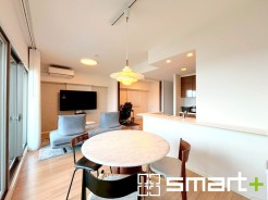 ～穏やかな陽の入るＬＤＫ～
・大きな窓のあるＬＤＫは陽当りも良好で明るい空間となっております。
・ご家族団らんなど過ごす時間の多いＬＤＫが明るいのは嬉しいポイントですね。
