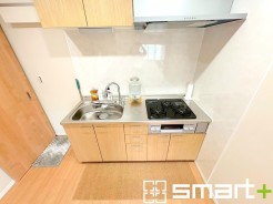 ～リビングを有効活用～
・キッチンは対面式ではなく壁側にございますので、お部屋の中の空間を有効活用できます。
・現地ではぜひ家具の配置などもイメージしながらご見学くださいませ。
