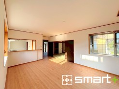 ～余裕の空間が広がるＬＤＫ～
・１６帖あるＬＤＫはご家族団らんのお時間を余裕の広さで演出してくれます。
・ご内覧の際は家具の配置などもイメージしながらご覧くださいませ。
