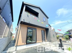 ～モダンな印象を与える外観～
・シックな色彩の２トーンカラーを採用する事でモダンでお洒落な印象の外観となっております。
・毎日家に帰ってくることが誇らしくなる高級感のある仕様。