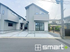 ～スタイリッシュな外観～
・モノトーンでまとめられた外観はシンプルながらスタイリッシュでおしゃれな仕上がりに。
・使用する色味が少なく落ち着いた雰囲気で高級感も感じられますね。
(1号棟)
