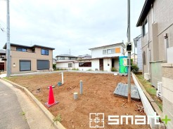 ～ベタ基礎でしっかりとした土台～
・コンクリートの中に鉄筋を配し強度を高めた「ベタ基礎」を採用。
・しっかりとした土台を造ったうえで、その上に建物が築造されていきます。
