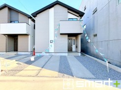 ～明るさを感じる外観～
・外壁は２トーンカラーを採用し、デザイン性に優れた見た目となっております。
・帰宅した際にホッと感じるような飽きのこない外観。ぜひ現地でご確認くださいませ。
