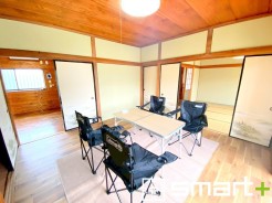 木の温もりに包まれた空間は落ち着いた雰囲気が漂い、ゆとりある広さで自由なレイアウトをお楽しみいただける住まいです

