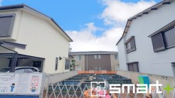 ～ベタ基礎でしっかりとした土台～
・コンクリートの中に鉄筋を配し強度を高めた「ベタ基礎」を採用。
・しっかりとした土台を造ったうえで、その上に建物が築造されていきます。
