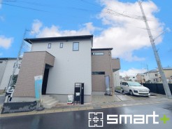 ~モダンな印象を与える外観~
・シックな色彩の2トーンカラーを採用する事でモダンでお洒落な印象の外観となっております。
・毎日家に帰ってくることが誇らしくなる高級感のある仕様。