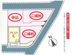 ～カースペースもしっかり確保～
・各棟敷地内にカースペースをご用意しておりますので、お車をご利用の方にもお勧めです。
・カースペースのサイズなど、ご内覧の際に合わせてご確認くださいませ。
