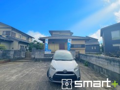 ～閑静な住宅街の立地～
・周辺は閑静な住宅街となっておりますので、静かな暮らしをご実現いただけます。
・前面道路の交通量も多くないので、小さなお子様がいるご家庭でもご安心ですね。
