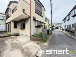 ～お庭もある余裕の敷地～
・広々した敷地にはお庭もご用意。お庭があるだけで余裕を感じますね。
・防草シートや人工芝の敷設などのオプションもお気軽にご相談くださいませ。
