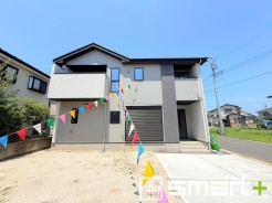 ～モダンな印象を与える外観～
・シックな色彩の２トーンカラーを採用する事でモダンでお洒落な印象の外観となっております。
・毎日家に帰ってくることが誇らしくなる高級感のある仕様。
