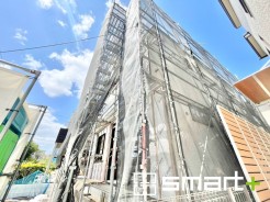 ～ベタ基礎でしっかりとした土台～
・コンクリートの中に鉄筋を配し強度を高めた「ベタ基礎」を採用。
・しっかりとした土台を造ったうえで、その上に建物が築造されていきます。
