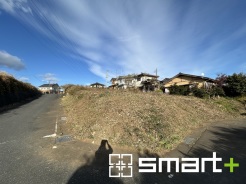 ～開放感ある角地のお住まい～
・２方向が空く事で開放感のある角地に位置しております。
・窮屈な感じが無く、ゆったりと暮らせるこの魅力をぜひ現地でご体感くださいませ。
