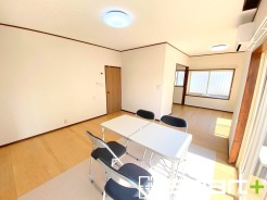 ～ナチュラルな色彩のＬＤＫ～
・自然な風合いの色味で纏められたＬＤＫは家具のコーディネートもしやすくなっております。
・どんなインテリアにするか、考えるだけでも楽しくなりますね。
