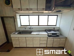 ～リビングを有効活用～
・キッチンは対面式ではなく壁側にございますので、お部屋の中の空間を有効活用できます。
・現地ではぜひ家具の配置などもイメージしながらご見学くださいませ。
