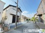～閑静な住宅街の立地～
・周辺は閑静な住宅街となっておりますので、静かな暮らしをご実現いただけます。
・前面道路の交通量も多くないので、小さなお子様がいるご家庭でもご安心ですね。

