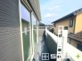 ～洗濯物も干しやすいバルコニー～
・陽当たり良好な南側のバルコニーは２部屋から出入りができて毎日のお洗濯も快適。
・テラス屋根等のオプションもお気軽にご相談くださいませ。
(１号棟)