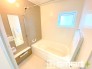 ～暖房乾燥機付きの浴室～
・ヒートショック対策にもなる浴室暖房を標準装備。冬場でも暖かくしてからご入浴が可能です。
・もちろん乾燥機も付いておりますので、雨の日でも洗濯物を干せますよ。
