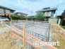 ～ベタ基礎でしっかりとした土台～
・コンクリートの中に鉄筋を配し強度を高めた「ベタ基礎」を採用。
・しっかりとした土台を造ったうえで、その上に建物が築造されていきます。
