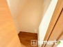 ～ちょっとした空間も有効活用～
・廊下も無駄にせずしっかりと収納をご用意。ちょっとしたスペースも無駄にしません。
・掃除機など意外と置場に困る物もしっかりと収納可能です。
