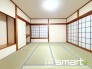 ～「和みの部屋」和室をご用意～
・ゴロンと寝転がったり、お子様のいるご家庭ではお子様を寝かしつけたり、などご活用いただける和室をご用意。
・やはり畳の香りは心が落ち着きますね。
